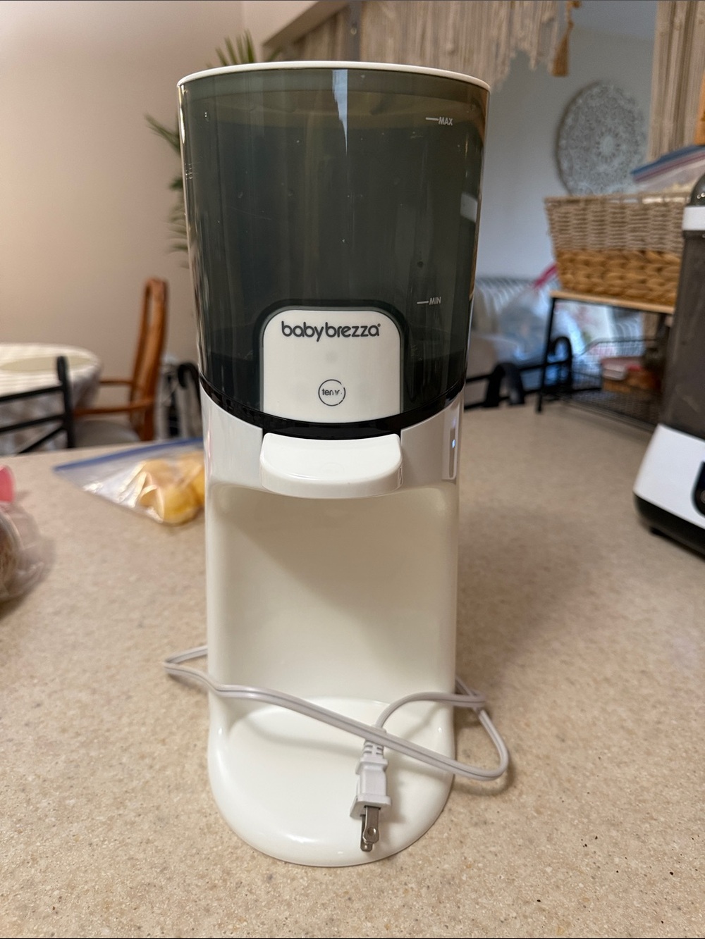 Baby brezza instant baby bottle maker w 3 temperatures